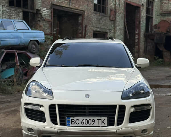 Белый Порше Каен, объемом двигателя 4.8 л и пробегом 200 тыс. км за 12000 $, фото 3 на Automoto.ua