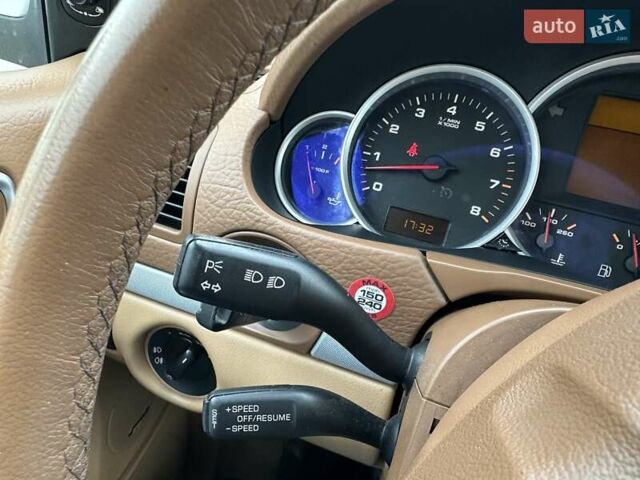 Білий Порше Cayenne, об'ємом двигуна 4.81 л та пробігом 181 тис. км за 8700 $, фото 18 на Automoto.ua