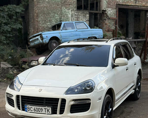 Белый Порше Каен, объемом двигателя 4.8 л и пробегом 200 тыс. км за 12000 $, фото 2 на Automoto.ua