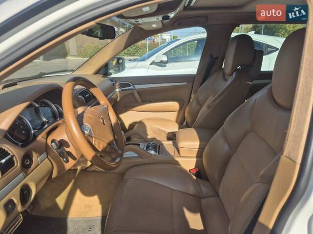 Белый Порше Каен, объемом двигателя 4.8 л и пробегом 150 тыс. км за 8000 $, фото 4 на Automoto.ua