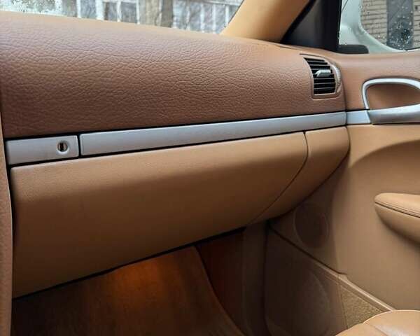 Белый Порше Каен, объемом двигателя 3.6 л и пробегом 196 тыс. км за 10700 $, фото 13 на Automoto.ua