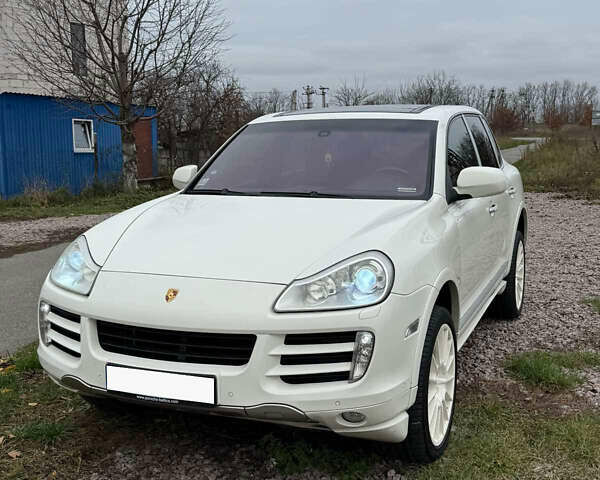 Білий Порше Cayenne, об'ємом двигуна 4.81 л та пробігом 160 тис. км за 9500 $, фото 1 на Automoto.ua