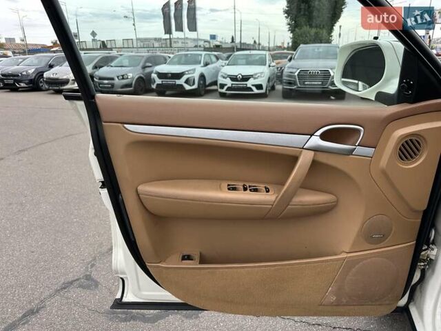 Білий Порше Cayenne, об'ємом двигуна 4.81 л та пробігом 181 тис. км за 8700 $, фото 12 на Automoto.ua