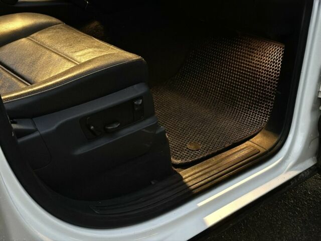 Белый Порше Каен, объемом двигателя 3 л и пробегом 262 тыс. км за 15500 $, фото 5 на Automoto.ua