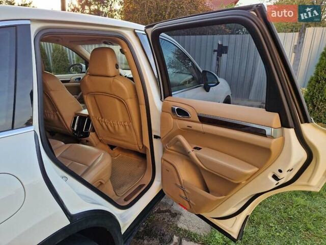 Білий Порше Cayenne, об'ємом двигуна 3 л та пробігом 199 тис. км за 15900 $, фото 30 на Automoto.ua