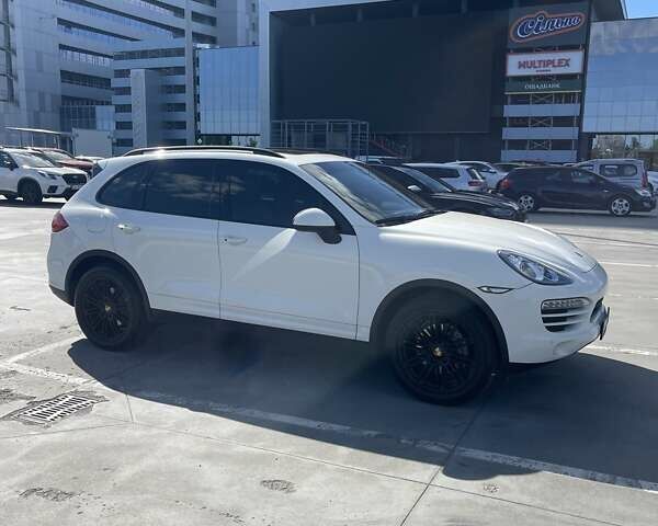 Білий Порше Cayenne, об'ємом двигуна 3.6 л та пробігом 240 тис. км за 18000 $, фото 3 на Automoto.ua
