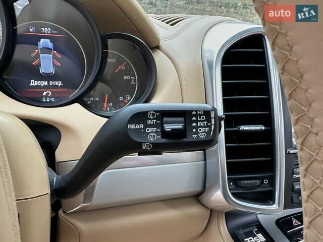 Белый Порше Каен, объемом двигателя 4.8 л и пробегом 144 тыс. км за 22700 $, фото 46 на Automoto.ua