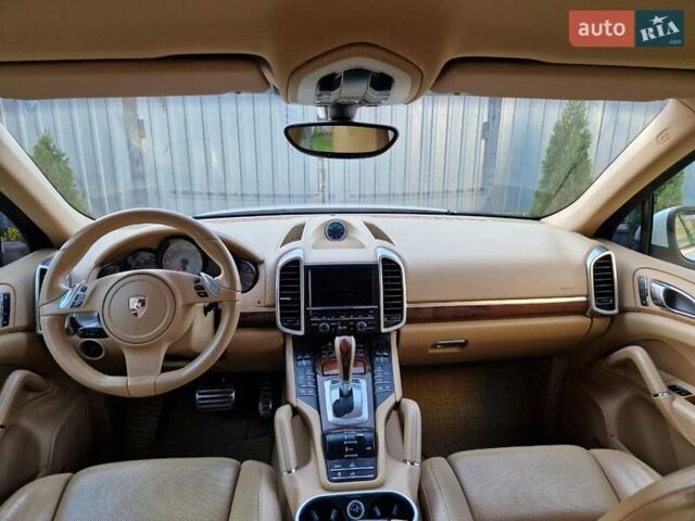 Білий Порше Cayenne, об'ємом двигуна 3 л та пробігом 199 тис. км за 15900 $, фото 29 на Automoto.ua