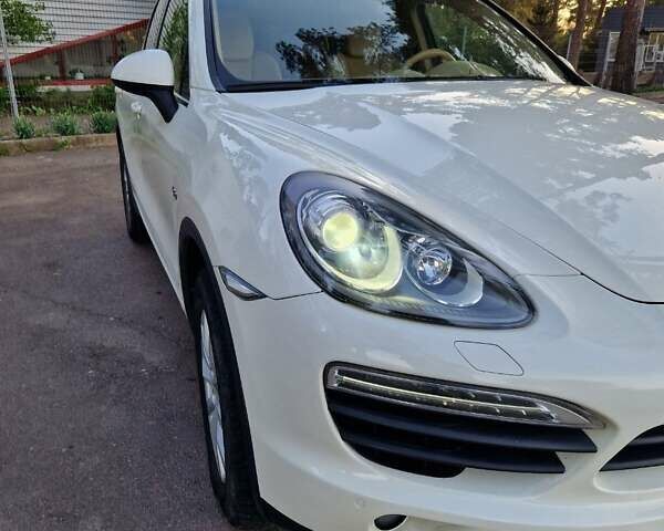 Білий Порше Cayenne, об'ємом двигуна 3 л та пробігом 199 тис. км за 15900 $, фото 2 на Automoto.ua
