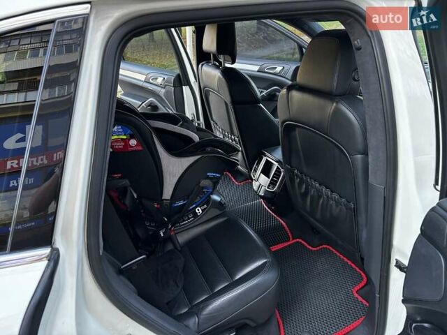 Білий Порше Cayenne, об'ємом двигуна 4.81 л та пробігом 161 тис. км за 16000 $, фото 7 на Automoto.ua