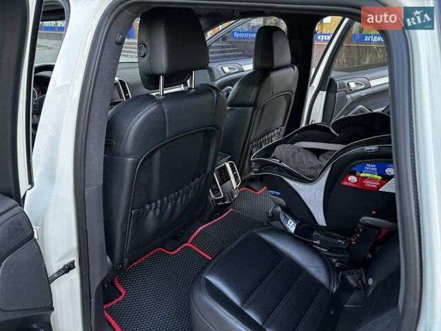 Білий Порше Cayenne, об'ємом двигуна 4.81 л та пробігом 161 тис. км за 16000 $, фото 9 на Automoto.ua