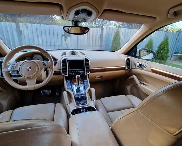 Білий Порше Cayenne, об'ємом двигуна 3 л та пробігом 199 тис. км за 15900 $, фото 39 на Automoto.ua