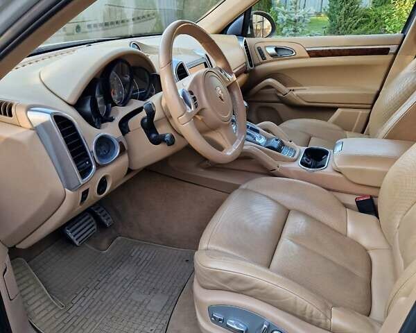 Білий Порше Cayenne, об'ємом двигуна 3 л та пробігом 199 тис. км за 15900 $, фото 23 на Automoto.ua