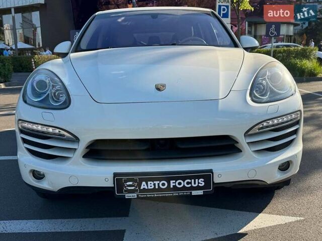 Белый Порше Каен, объемом двигателя 3.6 л и пробегом 118 тыс. км за 19990 $, фото 1 на Automoto.ua