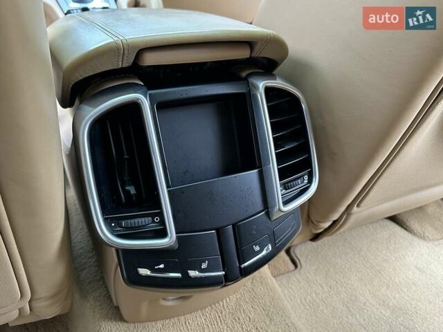 Белый Порше Каен, объемом двигателя 4.8 л и пробегом 144 тыс. км за 22700 $, фото 59 на Automoto.ua