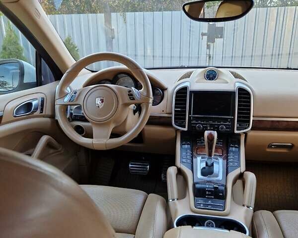 Білий Порше Cayenne, об'ємом двигуна 3 л та пробігом 199 тис. км за 15900 $, фото 18 на Automoto.ua