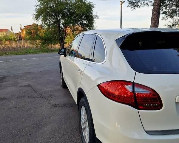 Білий Порше Cayenne, об'ємом двигуна 3 л та пробігом 199 тис. км за 15900 $, фото 4 на Automoto.ua