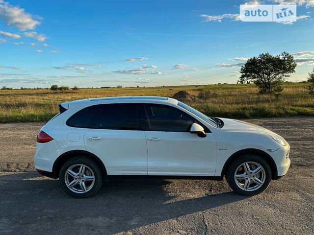 Білий Порше Cayenne, об'ємом двигуна 3 л та пробігом 121 тис. км за 23600 $, фото 3 на Automoto.ua