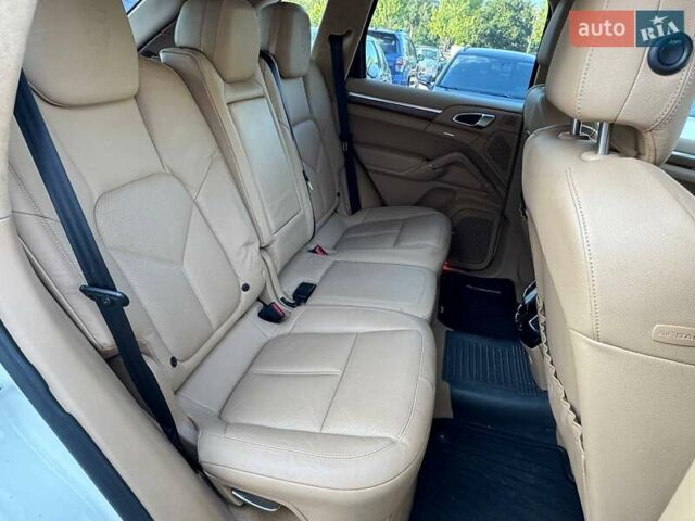 Белый Порше Каен, объемом двигателя 3.6 л и пробегом 118 тыс. км за 19990 $, фото 9 на Automoto.ua