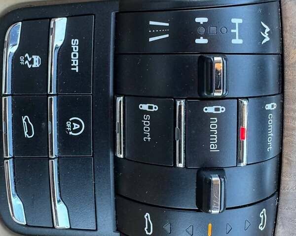 Белый Порше Каен, объемом двигателя 3.6 л и пробегом 118 тыс. км за 19990 $, фото 20 на Automoto.ua