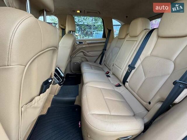 Белый Порше Каен, объемом двигателя 3.6 л и пробегом 118 тыс. км за 19990 $, фото 8 на Automoto.ua