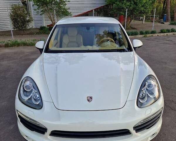 Білий Порше Cayenne, об'ємом двигуна 3 л та пробігом 199 тис. км за 15900 $, фото 1 на Automoto.ua