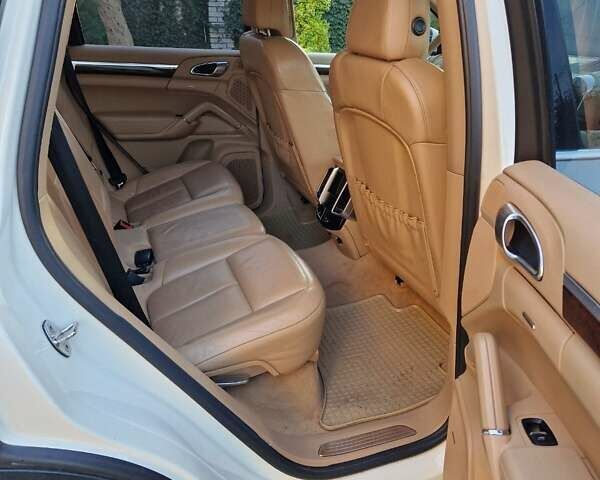 Білий Порше Cayenne, об'ємом двигуна 3 л та пробігом 199 тис. км за 15900 $, фото 32 на Automoto.ua