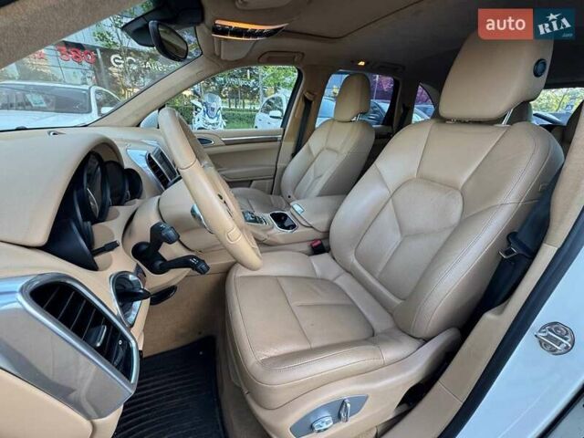 Белый Порше Каен, объемом двигателя 3.6 л и пробегом 118 тыс. км за 19990 $, фото 7 на Automoto.ua