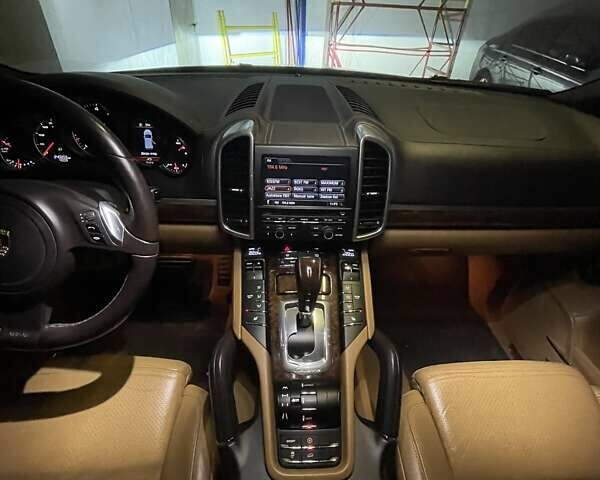 Білий Порше Cayenne, об'ємом двигуна 3.6 л та пробігом 240 тис. км за 18000 $, фото 10 на Automoto.ua