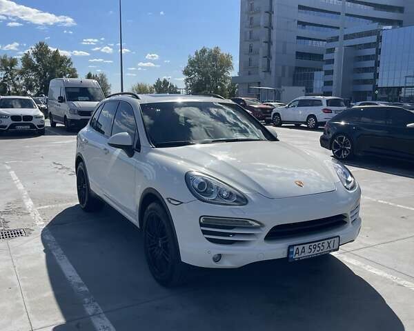 Білий Порше Cayenne, об'ємом двигуна 3.6 л та пробігом 240 тис. км за 18000 $, фото 2 на Automoto.ua