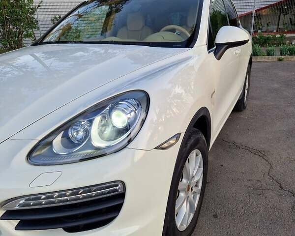 Білий Порше Cayenne, об'ємом двигуна 3 л та пробігом 199 тис. км за 15900 $, фото 15 на Automoto.ua