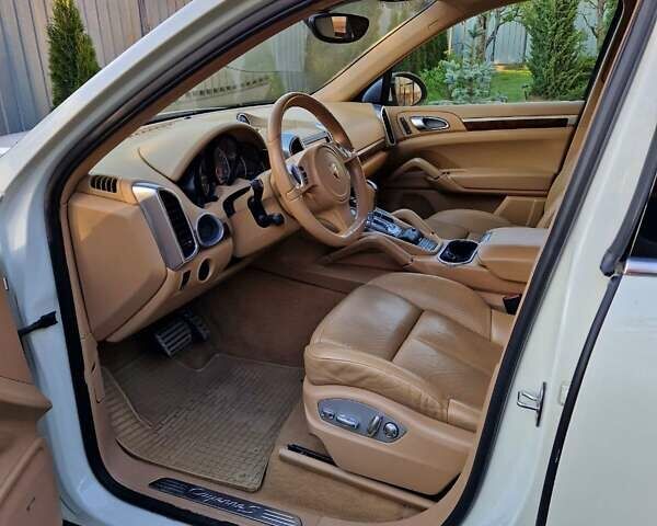 Білий Порше Cayenne, об'ємом двигуна 3 л та пробігом 199 тис. км за 15900 $, фото 16 на Automoto.ua