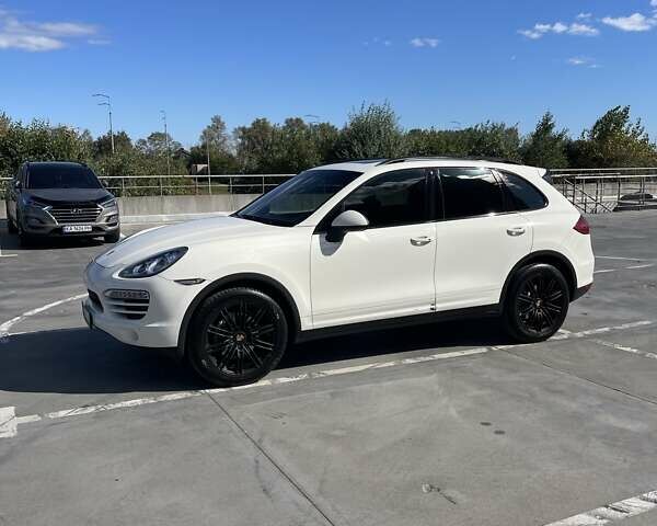 Білий Порше Cayenne, об'ємом двигуна 3.6 л та пробігом 240 тис. км за 18000 $, фото 1 на Automoto.ua