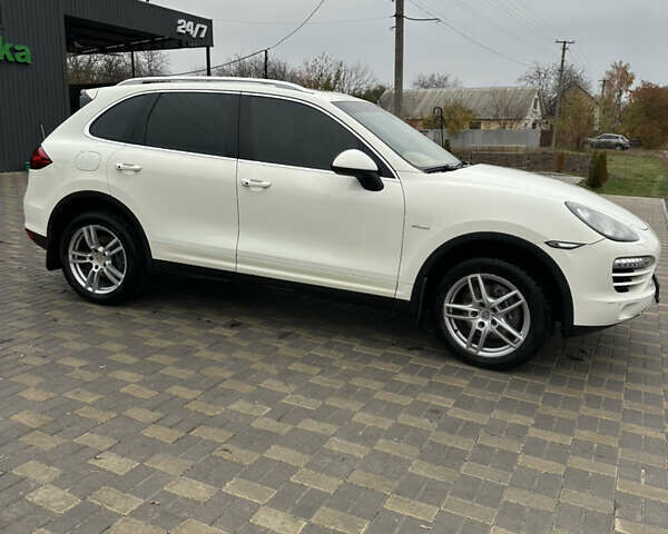 Белый Порше Каен, объемом двигателя 2.97 л и пробегом 148 тыс. км за 25283 $, фото 2 на Automoto.ua