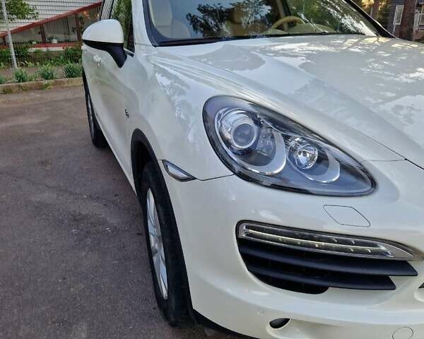 Білий Порше Cayenne, об'ємом двигуна 3 л та пробігом 199 тис. км за 15900 $, фото 13 на Automoto.ua