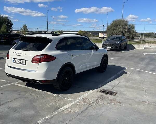 Білий Порше Cayenne, об'ємом двигуна 3.6 л та пробігом 240 тис. км за 18000 $, фото 4 на Automoto.ua
