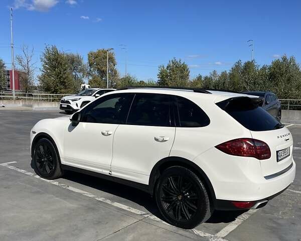 Білий Порше Cayenne, об'ємом двигуна 3.6 л та пробігом 240 тис. км за 18000 $, фото 5 на Automoto.ua