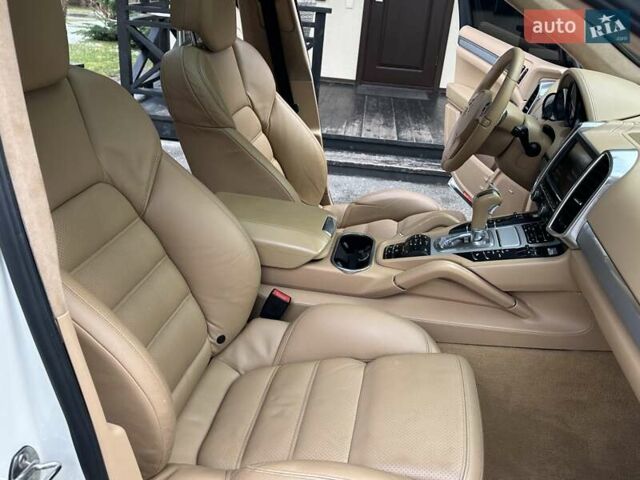 Белый Порше Каен, объемом двигателя 4.8 л и пробегом 144 тыс. км за 22700 $, фото 71 на Automoto.ua