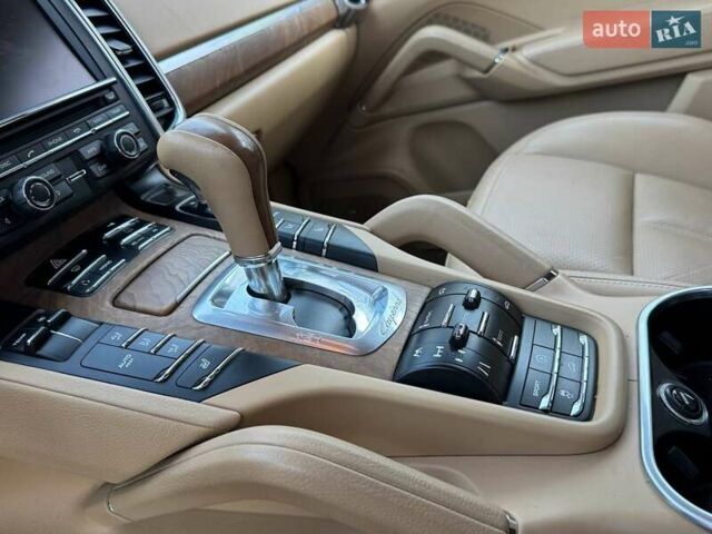 Белый Порше Каен, объемом двигателя 3.6 л и пробегом 118 тыс. км за 19990 $, фото 18 на Automoto.ua