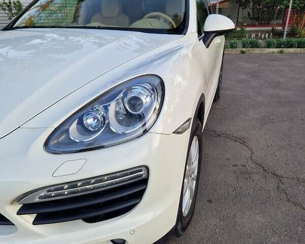 Білий Порше Cayenne, об'ємом двигуна 3 л та пробігом 199 тис. км за 15900 $, фото 6 на Automoto.ua