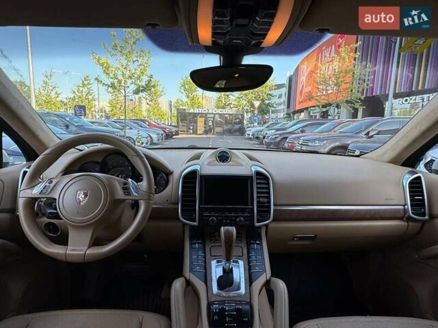 Белый Порше Каен, объемом двигателя 3.6 л и пробегом 118 тыс. км за 19990 $, фото 12 на Automoto.ua