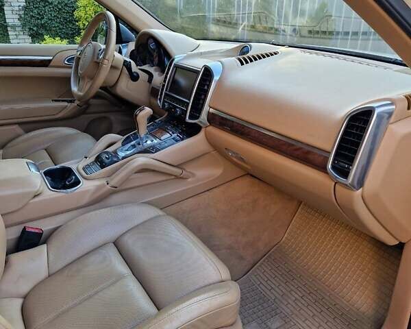 Білий Порше Cayenne, об'ємом двигуна 3 л та пробігом 199 тис. км за 15900 $, фото 38 на Automoto.ua