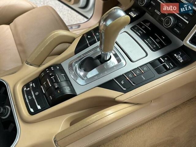Белый Порше Каен, объемом двигателя 4.8 л и пробегом 144 тыс. км за 22700 $, фото 75 на Automoto.ua