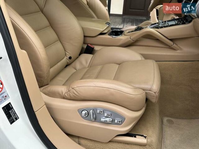 Белый Порше Каен, объемом двигателя 4.8 л и пробегом 144 тыс. км за 22700 $, фото 68 на Automoto.ua