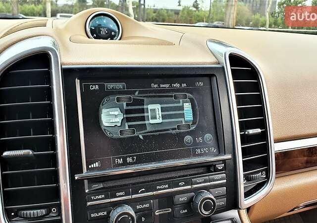 Білий Порше Cayenne, об'ємом двигуна 3 л та пробігом 199 тис. км за 15900 $, фото 20 на Automoto.ua