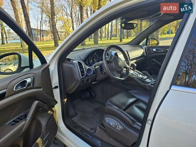 Белый Порше Каен, объемом двигателя 3.6 л и пробегом 178 тыс. км за 17900 $, фото 5 на Automoto.ua