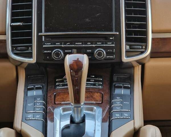 Білий Порше Cayenne, об'ємом двигуна 3 л та пробігом 199 тис. км за 15900 $, фото 25 на Automoto.ua