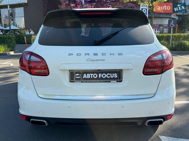 Белый Порше Каен, объемом двигателя 3.6 л и пробегом 118 тыс. км за 19990 $, фото 5 на Automoto.ua