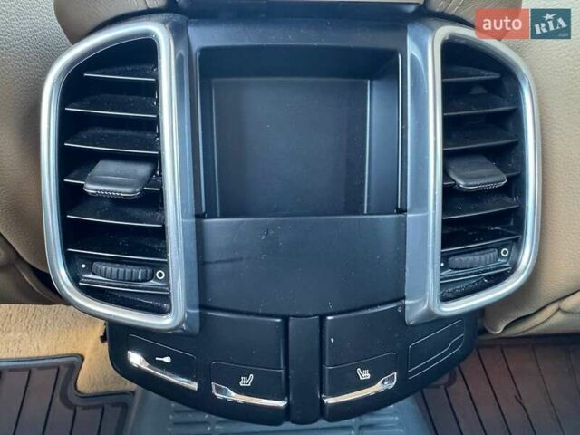 Белый Порше Каен, объемом двигателя 3.6 л и пробегом 118 тыс. км за 19990 $, фото 11 на Automoto.ua