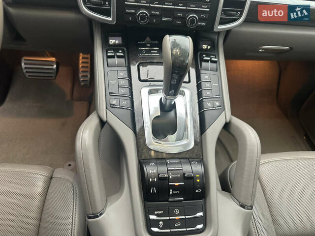 Білий Порше Cayenne, об'ємом двигуна 4.81 л та пробігом 194 тис. км за 21700 $, фото 20 на Automoto.ua